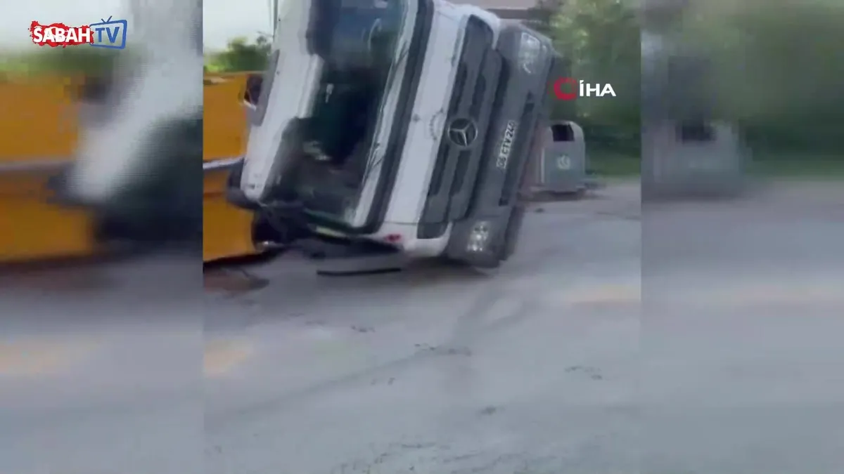 Edirne’de yüklü hafriyat kamyonu damperini kaldırınca devrildi videosunu izle Edirne’de yüklü hafriyat kamyonu damperini kaldırınca devrildi videosunu izle