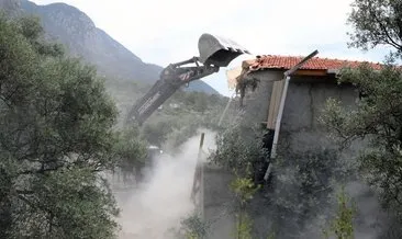 Akbük Koyu’nda kaçak yapılar yıkılmaya devam ediyor