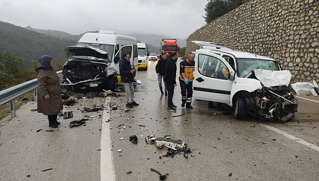 bursada-feci-kaza-yolcu-minibusdu-1792265483732.jpg