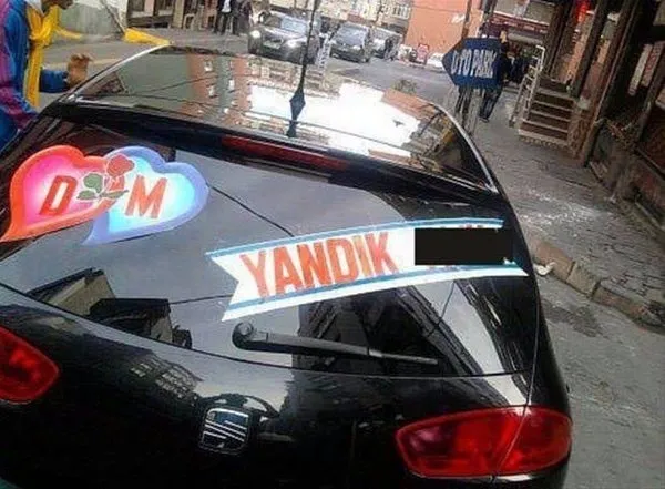 Gelin arabasına öyle bir yazı yazdı ki...