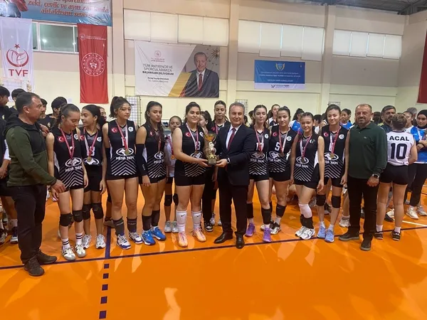 anamurda-2024-2025-okul-sporlari-voleybol-musabakalari-sona-erdi-1732370840733.jpg