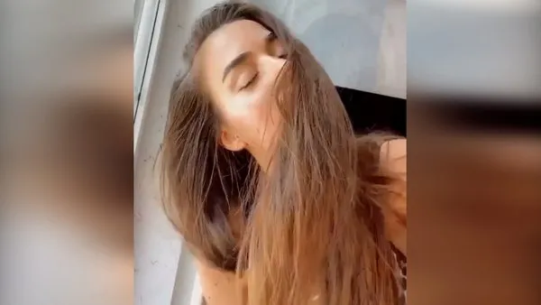 Güzel oyuncu Bensu Soral'ın duş sonrası paylaştığı özel video sosyal medyada olay oldu | Video
