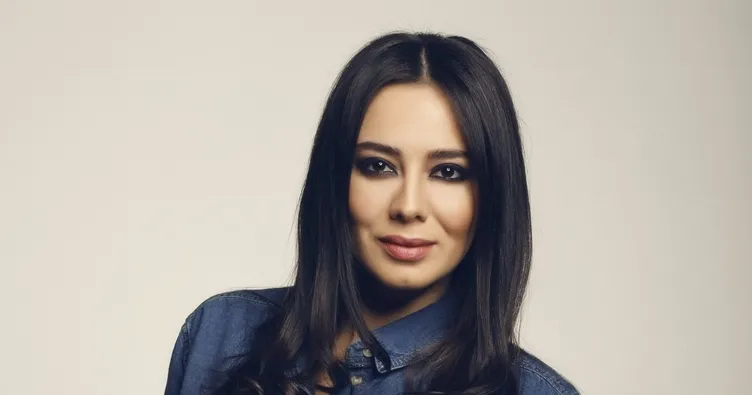 Merve Sevi ile Çalkan Algün nişanlandı