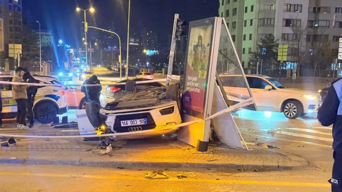 Ankara’da otomobil ile motosiklet çarpıştı: 4 kişi Ankara’da otomobil ile motosiklet çarpıştı: 4 kişi