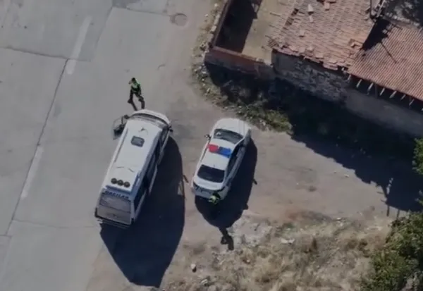 kirikkalede-dron-destekli-trafik-denetimi-ara-sokaklara-kacan-minibus-surucusu-havadan-yakalandi-1791216071166.jpg