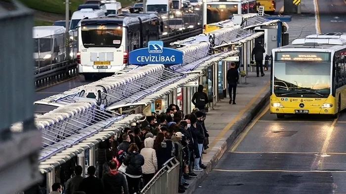 son-dakika-istanbulda-ulasima-yuzde-40-zam-iste-otobus-minibus-dolmus-okul-servisi-ve-taksi-fiyatlari-1649232853921.jpeg