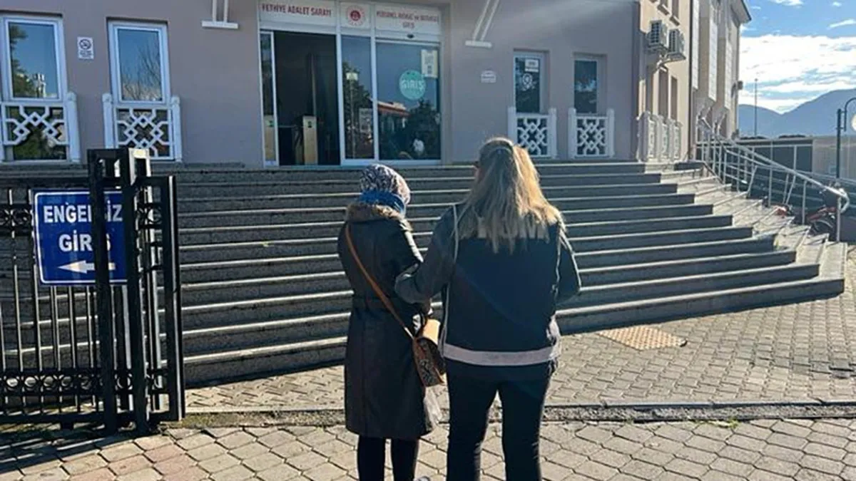 8 yıldır aranıyordu! FETÖ firarisi kadın Fethiye’de yakalandı 8 yıldır aranıyordu! FETÖ firarisi kadın Fethiye’de yakalandı