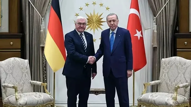baskan-erdogan-alman-mevkidasi-ile-gorustu-savas-avrupayi-da-zayiflatmaya-basladi-1776882343667.jpeg Başkan Erdoğan, Alman mevkidaşı ile görüştü: