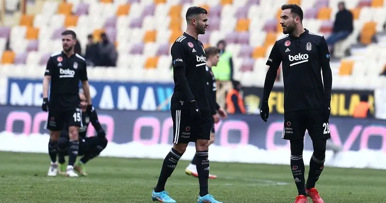 Beşiktaş’a Ghezzal’dan kötü haber! Kamptan ayrıldı