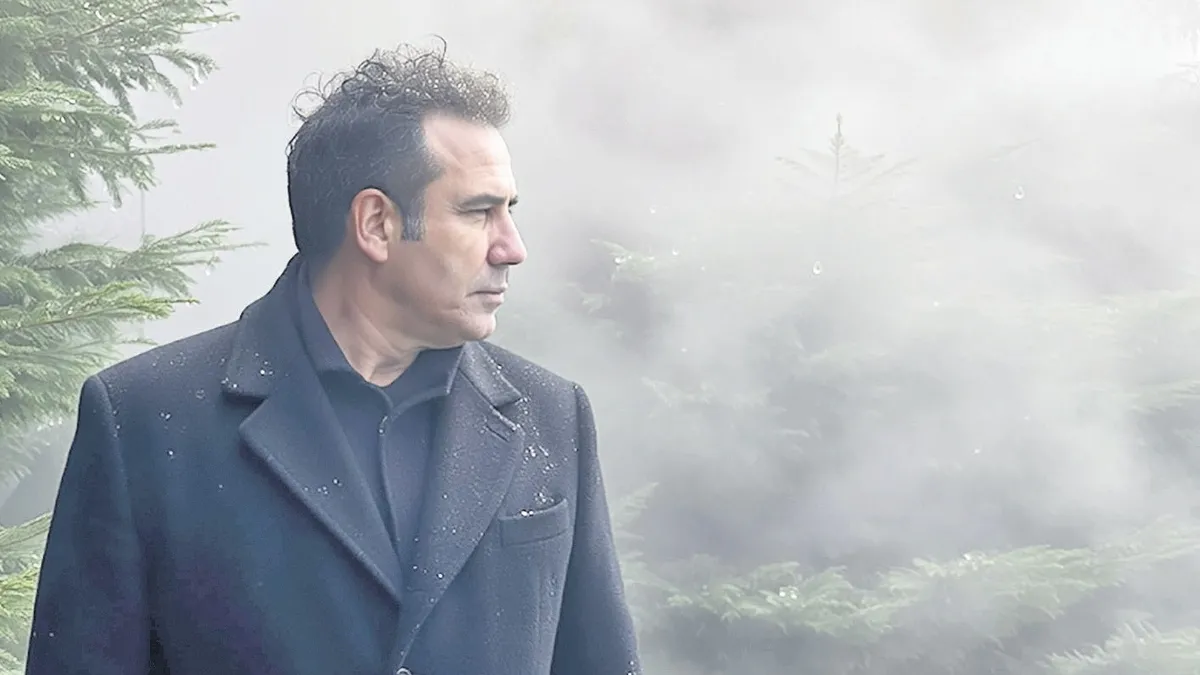 Yeni şarkıya iki farklı klip çekti