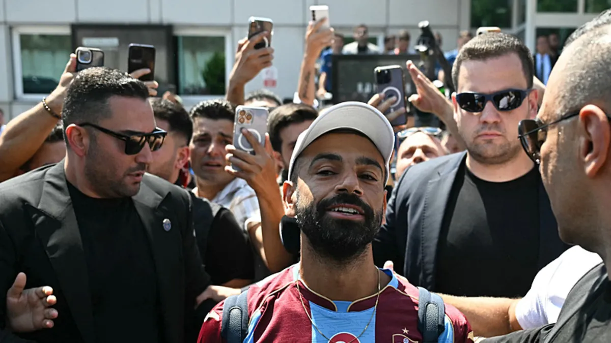 SON DAKİKA | Mohamed Salah, Trabzon’a gidiyor! Havaalanında çılgın karşılama SON DAKİKA | Mohamed Salah, Trabzon’a gidiyor! Havaalanında çılgın karşılama
