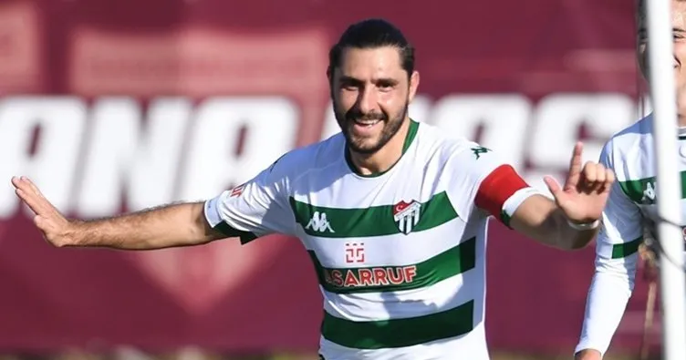 Özer Hurmacı futbola Bursaspor formasıyla geri döndü!