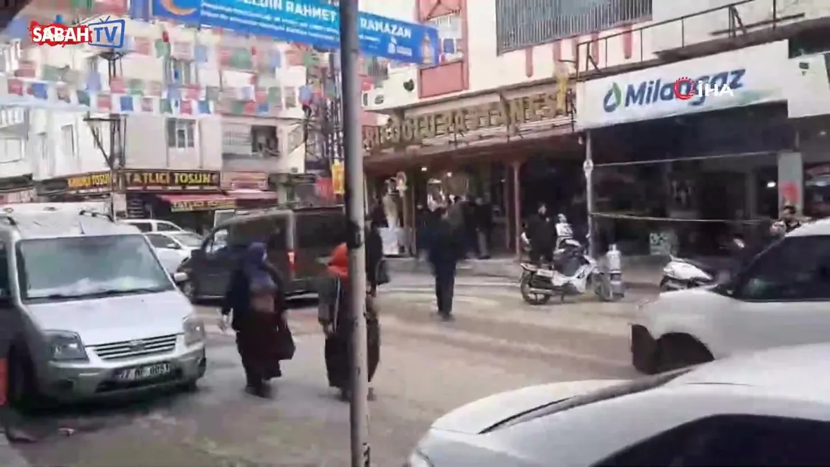 Gaziantep’te silahlı, maskeli ve biber gazlı kuyumcu soygunu videosunu izle Gaziantep’te silahlı, maskeli ve biber gazlı kuyumcu soygunu videosunu izle