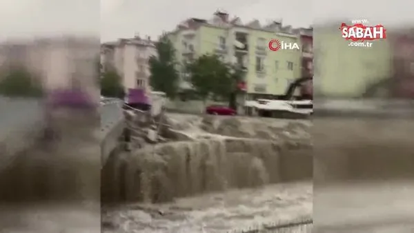 Esenyurt’ta şiddetli yağış taşkınlara yol açtı | Video
