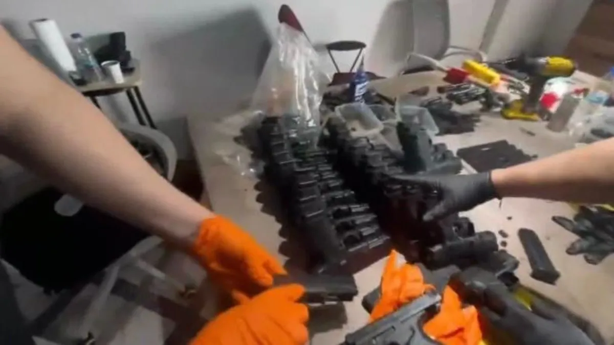 Silahları imal edip satıyorlardı… Böyle yakalandılar Silahları imal edip satıyorlardı… Böyle yakalandılar