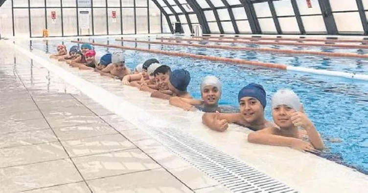 Kumluca’da yüzme havuzu yeniden açıldı
