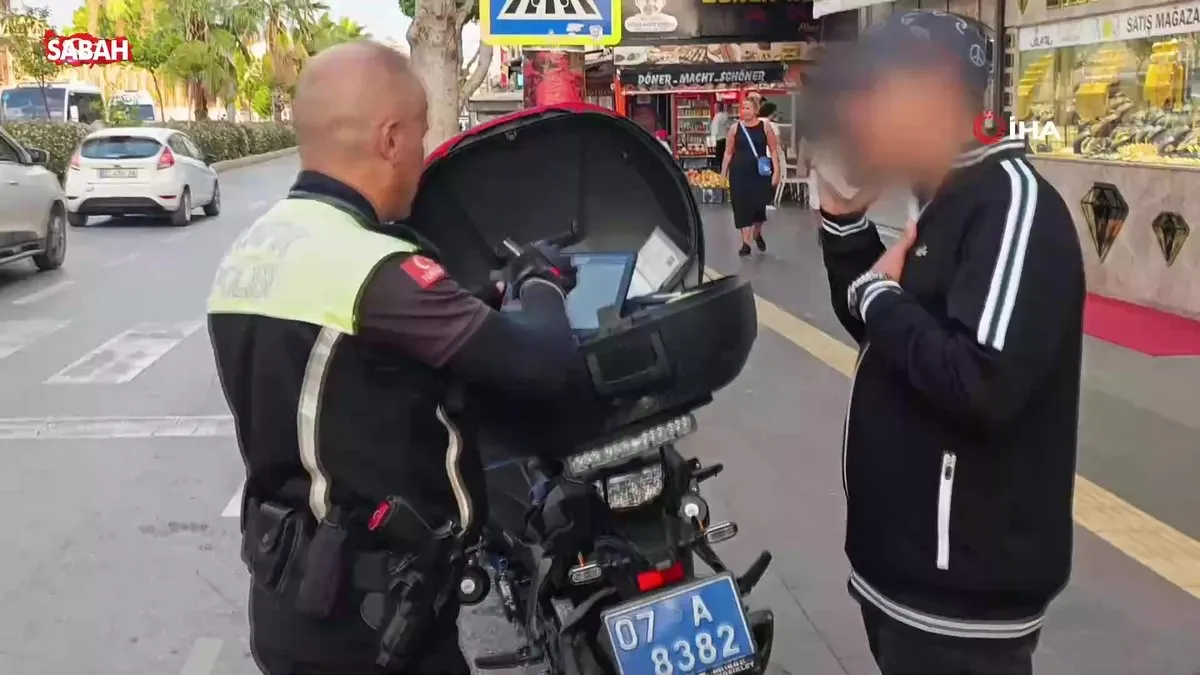 Yayaya yol veren otomobile arkadan çaptı, 41 bin 163 TL ceza yedi | Video videosunu izle Yayaya yol veren otomobile arkadan çaptı, 41 bin 163 TL ceza yedi | Video videosunu izle