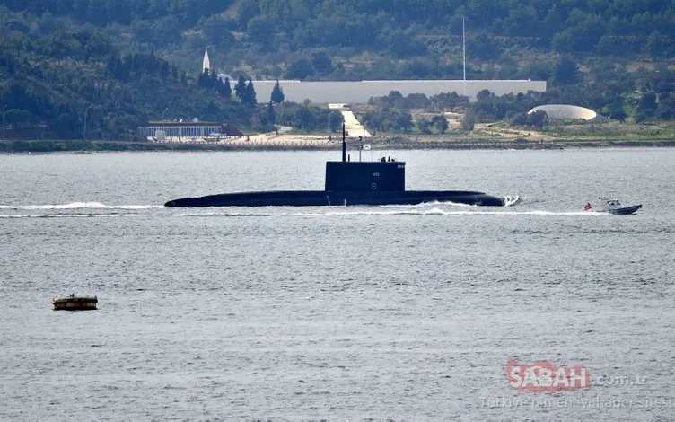 Rus Denizaltısı ’Veliky Novgorod’ Çanakkale Boğazı’ndan geçti