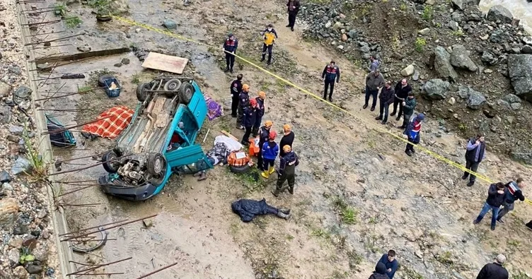 Rize’de araç dereye düştü: 4 kişi öldü 1 kişi yaralandı