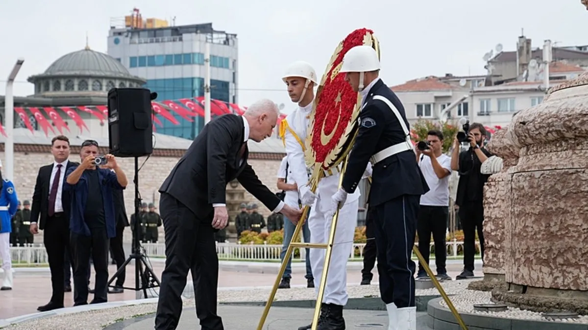 Taksim Meydanı’nda 30 Ağustos Zafer Bayramı töreni Taksim Meydanı’nda 30 Ağustos Zafer Bayramı töreni