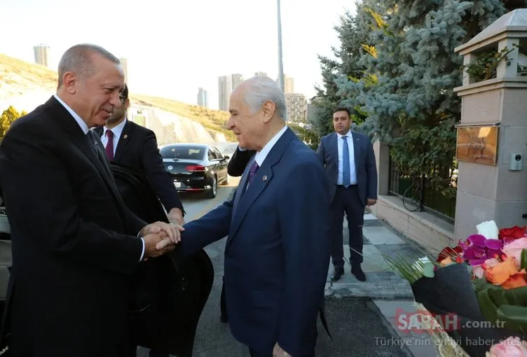 Bahçeli'den Başkan Erdoğan'a klasik otomobil sürprizi