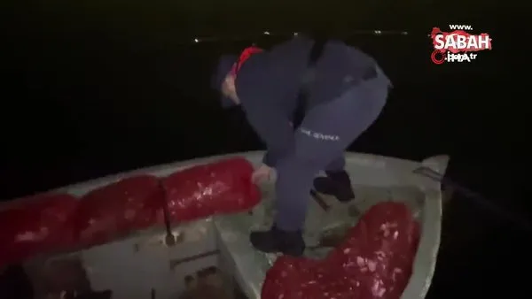 Sahil Güvenlik ekipleri, denize dalarak yasa dışı midye avcılığı yapanları suçüstü yakaladı | Video