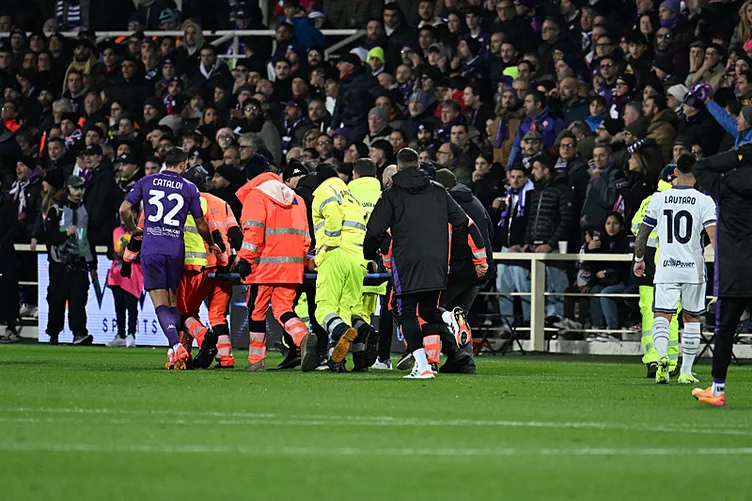 Fiorentina - Inter maçını yarıda bırakan olay! Edoardo Bove bir anda yere yığıldı! Son durumu açıklandı...