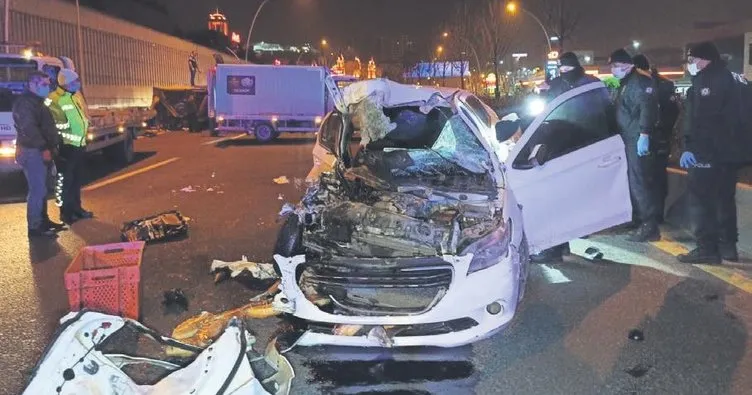 Alkollü sürücü ekmek yüklü kamyonete çarptı: 2 ölü, 2 yaralı