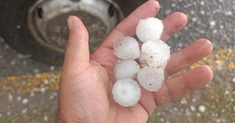 Ağrı’da ceviz büyüklüğünde dolu yağdı