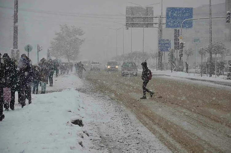 Meteoroloji'den son dakika şiddetli yağış ve hava durumu uyarısı! İstanbul'da kar yağışı başlıyor!