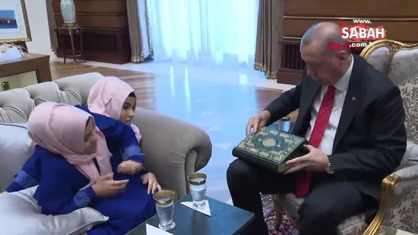 Cumhurbaşkanı Erdoğan siyam ikizleri Sema ve Ayşe Tanrıkulu ile bir araya geldi