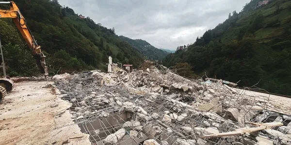 firtina-vadisinde-58-kacak-yapi-yikildi-1760791732912.jpg