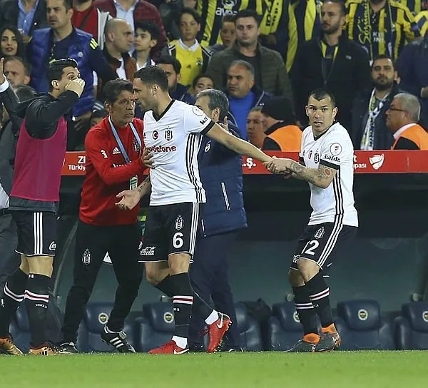 Fenerbahçe’de Aykut Kocaman olaylar hakkında konuştu!