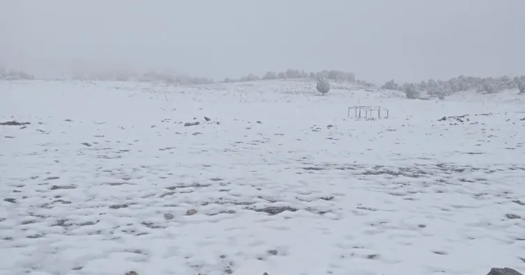 Erdemli’nin yüksek kesimlerine kar yağdı