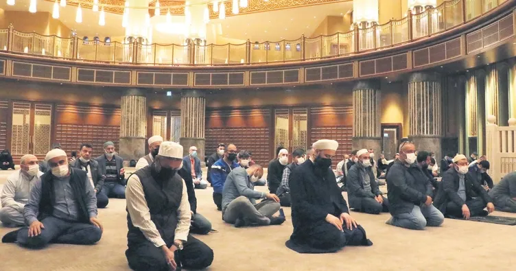 Taksim Camii’nde huzurlu sabah