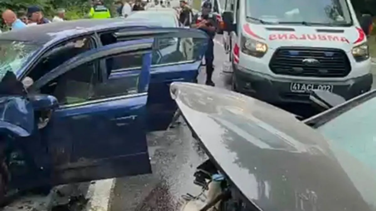 Kocaeli’de feci kaza: 6 kişi yaralandı! Kocaeli’de feci kaza: 6 kişi yaralandı!
