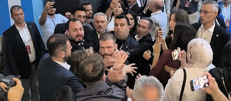 SON DAKİKA | CHP’de büyük tasfiye! Özgür Özel’in iç muhalefet operasyonu sürüyor