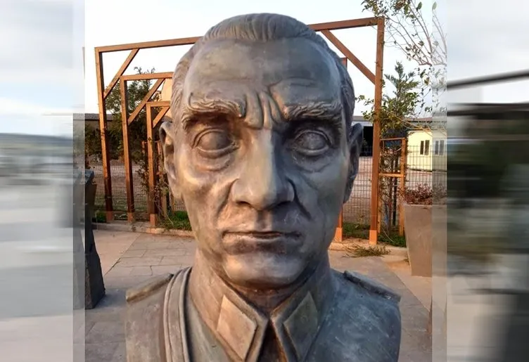 CHP’li belediye Atatürk’e benzemeyen heykel yaptırdı: Vatandaşlardan tepki yağdı! Heykeltraşın savunması pes dedirtti...
