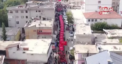 Mereto Dağı eteklerinde dev Türk bayrağı eşliğinde 100. yıl yürüyüşü