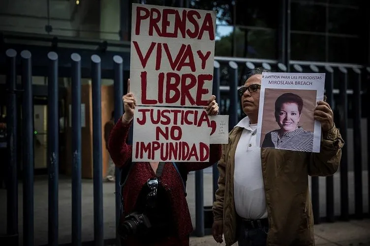 Meksika’da gazetecinin öldürülmesi protesto edildi