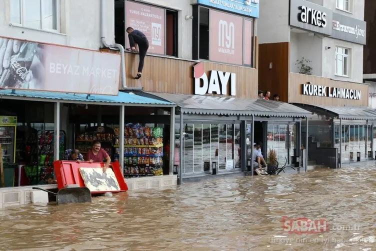 Sadece 10 dakika yağdı, kentte hayatı felç etti...