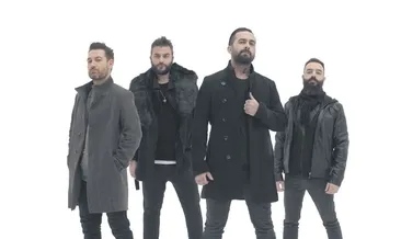 Kapıyı çalmadan evlere girdik