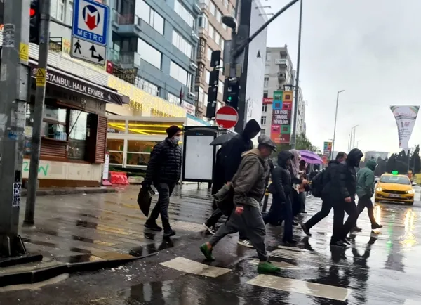 istanbulda-hafta-sonu-icin-firtina-ve-siddetli-yagis-uyarisinda-bulunuldu-1767972151683.jpg