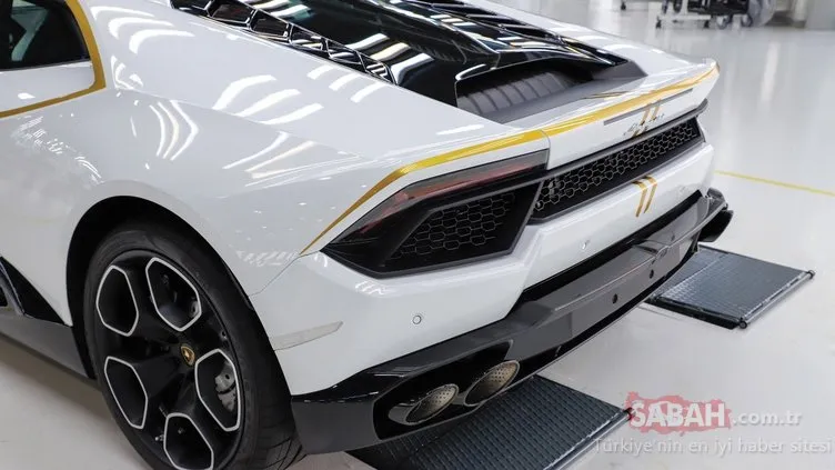 Papa’nın imzaladığı Lamborghini Huracan satıldı