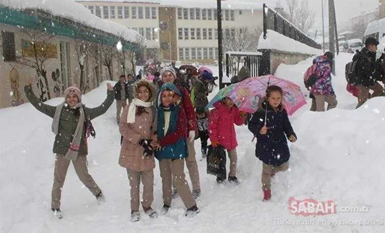 Son Dakika Bugün okullar tatil mi? 17 Ocak 2022 Bugün hangi illerde kar tatili var, okullar tatil olacak mı? Kar tatili olan iller peş peşe açıklandı!