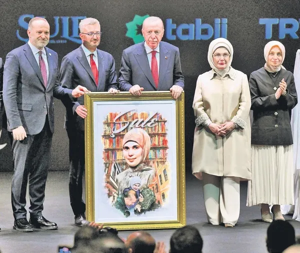 erdogan-sule-senin-hikayenin-galasina-katildi-1779480327649.jpeg