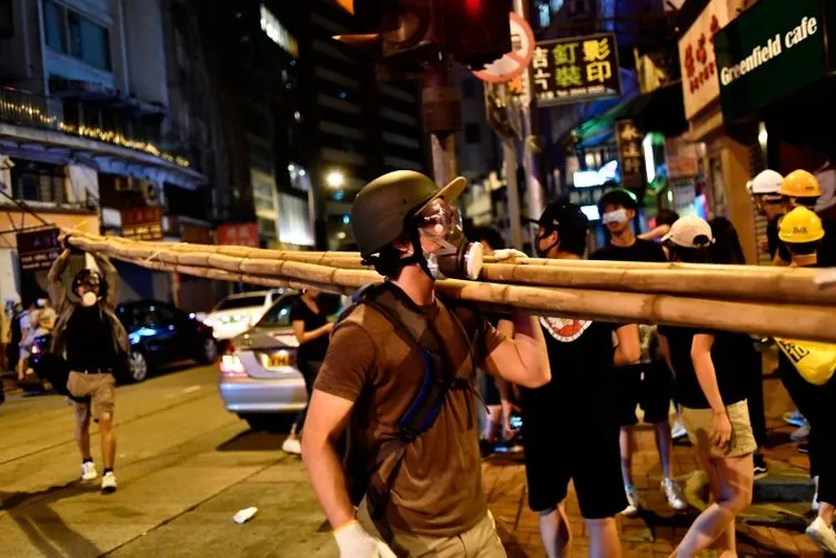 Hong Kong’da protestolar durmuyor