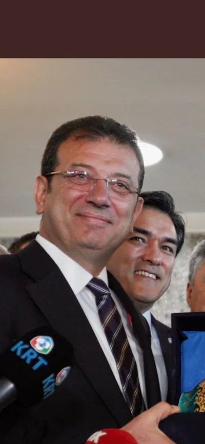 ekrem-imamoglu-yine-tatilde-guneyden-sikildi-solugu-orada-aldi-1662651937924.jpg