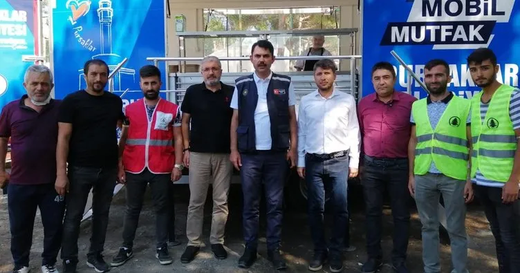 Bakan Soylu ve Bakan Kurum, Kastamonu’da Pursaklar Belediyesi ekiplerini ziyaret etti