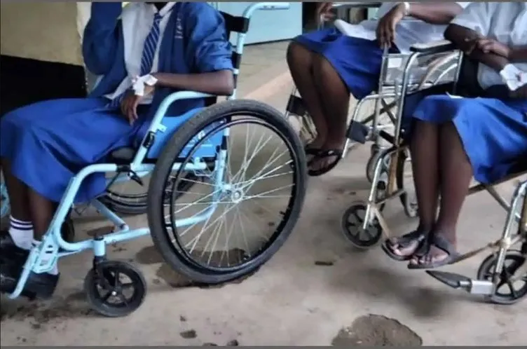 Kenya’da gizemli hastalık: 95 kız öğrenci gizemli hastalık sonucu felç geçirip yürüyemez hale geldi